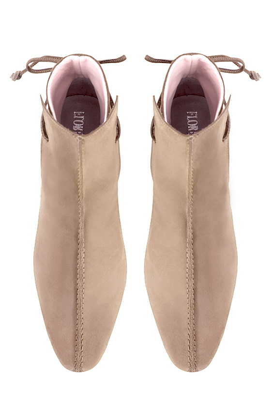 Tan beige women's ankle boots with laces at the back. Round toe. Low block heels. Top view - Florence KOOIJMAN